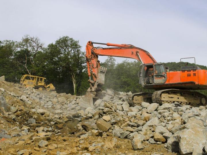 une entreprise de location d'engins TP avec chauffeur près de Bourges